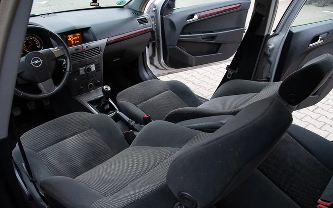 Opel Astra cena 12600 przebieg: 260000, rok produkcji 2005 z Złocieniec małe 497